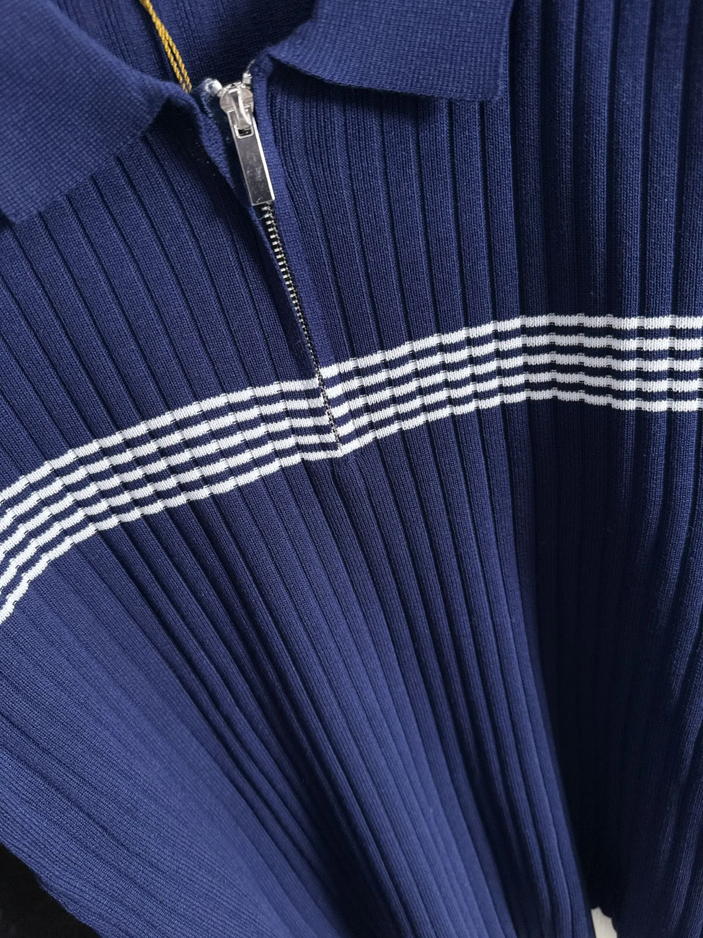 Next day shipment LP high quality Loro Piana 26ss New Arrival men's short-sleeved T-shirt Made of combed cotton yarn knitted cotton fabric, no pressure when entering and exiting the counter Exclusive control of raw materials It feels substantial when weighed, and the upper body is more textured than ordinary T-shirts. This texture can cope with the weather easily and is suitable for both hot and cold! Loose fit design, looks noble. The only correct version is available Size: M to XXXL